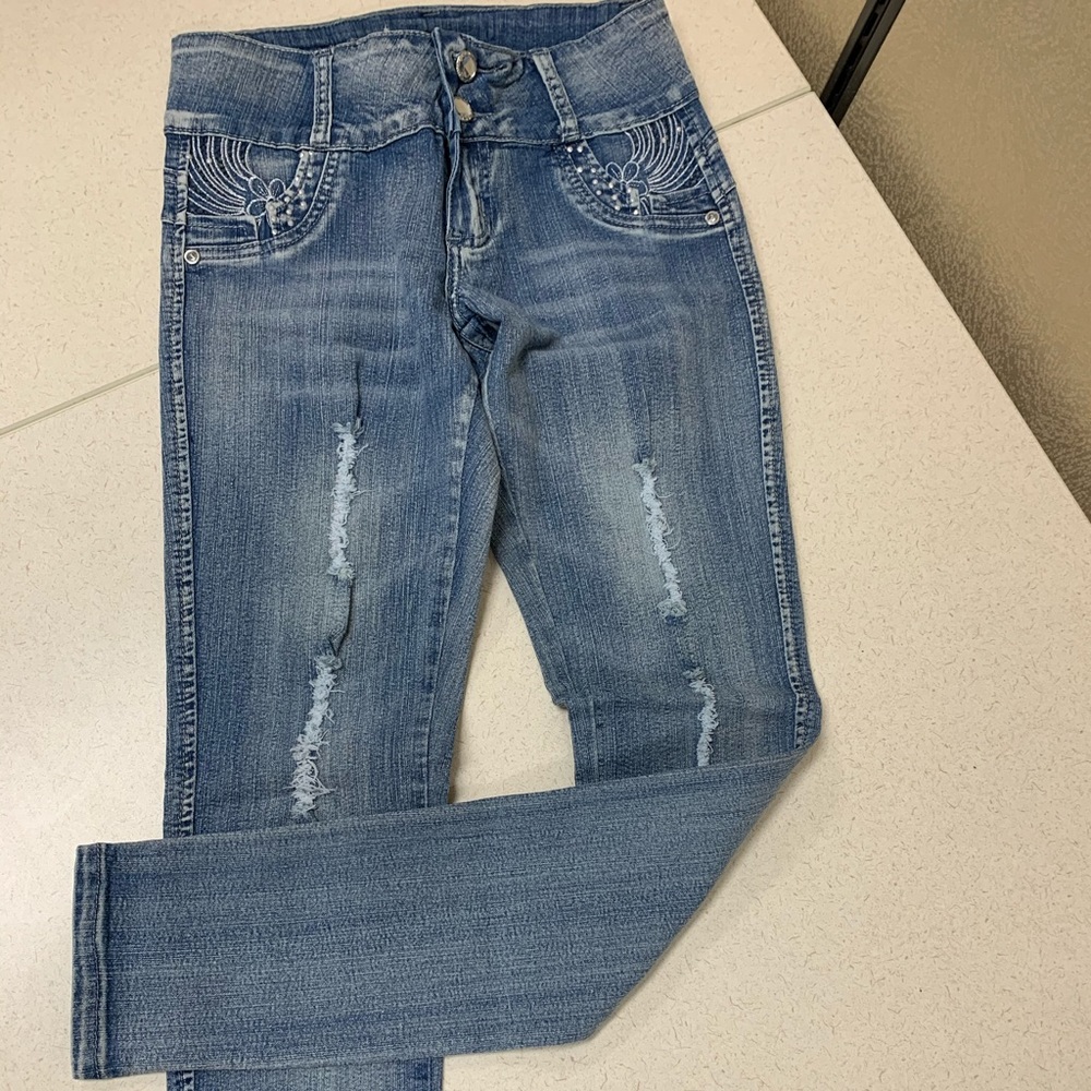Studded blue jeans NWT